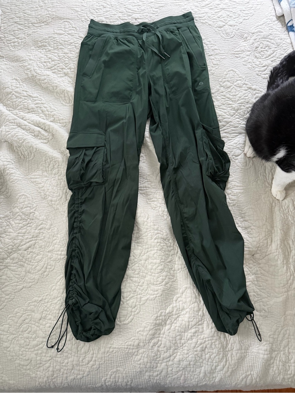 Lululemon dance studio cargo pants in dark forest green size small